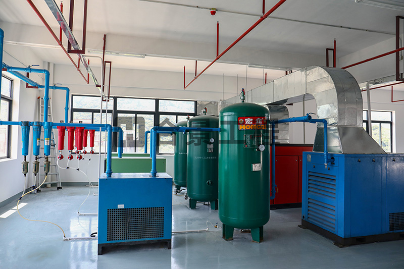 東莞盈灃科技有限公司工程緊鑼密鼓施工中，為迎接竣工全力奮戰(zhàn)！